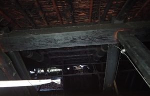 将图像加载到画廊查看器中,Bamboo thatch as a base for thatching