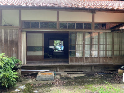 Photo taken from the north side of the building (the veranda is visible)
