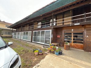 Interior: Open ceiling in the living room "Traditional Japanese house" kominka